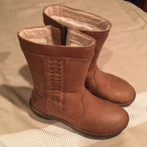 Women’s sheepskin lined UGG boots